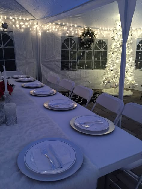 Outdoor tent. Christmas party table settings for a Winter Wonderland theme. Winter Wonderland Backyard Party, Christmas Party Outdoor Ideas, Outdoor Christmas Birthday Party, Tent Party Ideas Backyards Winter, Heated Tent Winter Party, Christmas Outdoor Party Ideas, Tent Christmas Decorations, Winter Tent Party, Winter Outdoor Birthday Party