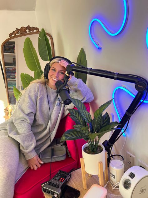 Youtube Setup Room, Successful Podcast Aesthetic, Closet Podcast Studio, Podcast Vibes Aesthetic, Podcast Launch Photoshoot, Podcast Asethic, Podcast Studio Setup Ideas, Cozy Podcast Setup, Podcast Instagram Feed