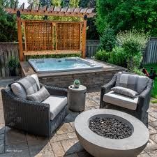 Hot Tub Surround Backyard, Backyard Hottub Area, Hot Tub Privacy Ideas, Hot Tub Ideas Backyard, Yard Zen, Bayou House, Themed Backyard, Deco Spa, Cocktail Pool