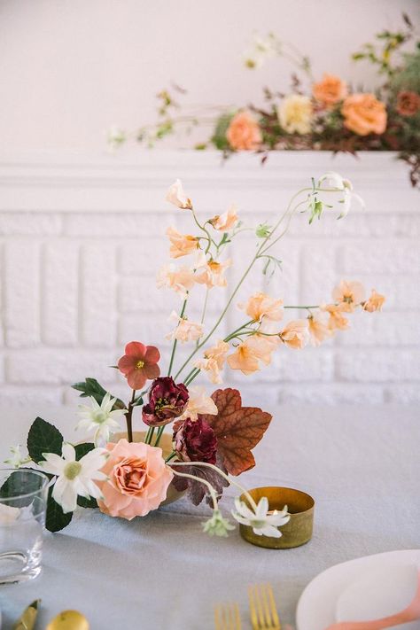 Minimal Floral Design with a Striking Tablescape #minimalistweddingdesign #editorialphotographystyle #floraldesigninspiration, rust, burgundy, peach, white and cream centerpiece with gold accents, simple centerpiece, minimal design, wedding reception centerpiece, hellebore, roses and sweet peas, spring inspiration Modern Wedding Centerpieces, Creative Wedding Centerpieces, Romantic Wedding Centerpieces, Wedding Ideas On A Budget, Beautiful Wedding Centerpiece, Fall Wedding Ideas, Elegant Wedding Centerpiece, Autumn Wedding Reception, Simple Wedding Centerpieces