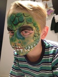 Krokodile Ohne Mund Crocodile Face Paint, Halloween Punch For Kids, Dinosaur Diy, Easy Halloween Party Food, Diy Costume, Halloween Men, Last Minute Halloween Costumes, Face Painting Halloween, Halloween Makeup Easy