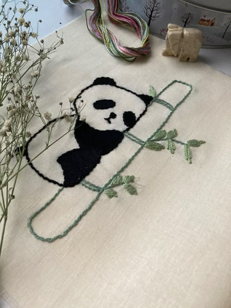 Panda Embroidery Design, Panda Embroidery, Embroidery Butterfly, Embroidery Hoop Art Diy, Embroidery Fashion Detail, Paper Quilling Designs, Hand Embroidery Projects, Pola Sulam, Handmade Jewelry Tutorials