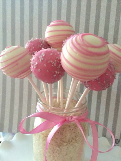 Pink and silver cakepops! Cake Pop Decorating Ideas, Cakepops Ideas Decoration, Pink Deserts, Pink Cakepops Ideas, Tea Party Cake Pops, Pink Cakepops, Pink Baby Shower Cake Pops, Pink Candy Skewers, Pink And White Birthday Cake