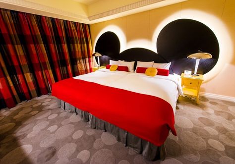 Mickey's Penthouse Suite...one of the most expensive Disney hotel rooms in the world! Mickey Mouse Themed Room, Disney Hotel Room, Disney Hotels Room, Mickey Mouse Bedding, Mickey Mouse Room, Mickey Mouse Bedroom, Disney Hotel, Casa Disney, Disney Room