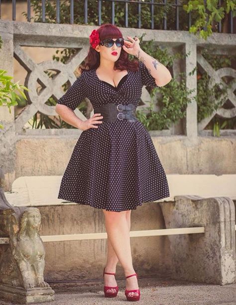 Pinup Plus Size, Plus Size 50s Fashion, Retro 50s Aesthetic, Pinup Looks, Rockabilly Fashion Plus Size, Rockabilly Halloween, 60s Inspired Outfits, Bookish Style, Plus Zise