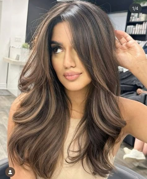 Spanish Hair Color, Becky G Hair Color, Hair Color With Pale Skin, Hair Color Ideas For Latinas Brown Eyes, Dimensional Curly Hair, Highlights For Latinas, Hair Color For Latinas Skin, Hair Color Ideas For Brunettes With Money Pieces, Mexican Hair Color Ideas