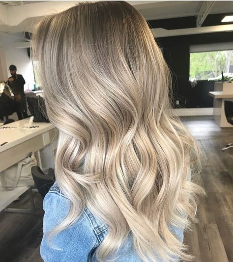 Champagne Blonde Hair, Vanilla Blonde, Champagne Hair, Summer Blonde Hair, Natural Wavy Hair, Balayage Hair Blonde, Blonde Hair With Highlights, Trendy Hair, Haircuts For Long Hair