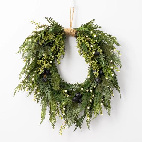 Door Wreath Winter, Chic Christmas Wreath, Christmas Evergreen Decor, Rustic Christmas Wreath For Front Door, Modern Winter Wreath, Christmas Wreath Trends 2022, Christmas Wreaths 2022 Trends, Front Door Wreaths Christmas, Christmas Wreath Front Door