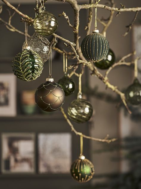 Decorations Living Room, Ideas Para Navidad, Christmas Table Setting, Classy Christmas, Christmas Decorations Living Room, Christmas Table Settings, Christmas Baubles, Christmas Table, Christmas Magic