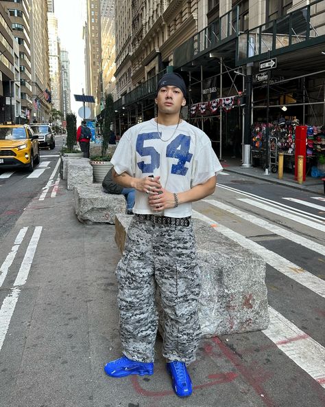 Calm jersey fit . . . ____ outfit inspo men, streetwear fashion, baggy outfits, simple fits, arcteryx beanie, nike shox r4 #streetwear #streetwearstyle #streetfashion Nike Shox Outfit Men, Jersey Streetwear Outfit, Nike Shox Outfit, Nike Shox Tl Outfit, Stussy Spiridon Outfit, Nike Shox Nz Mens, Nike Shox Turbo, Nike Shox Nz, Nike Shox R4