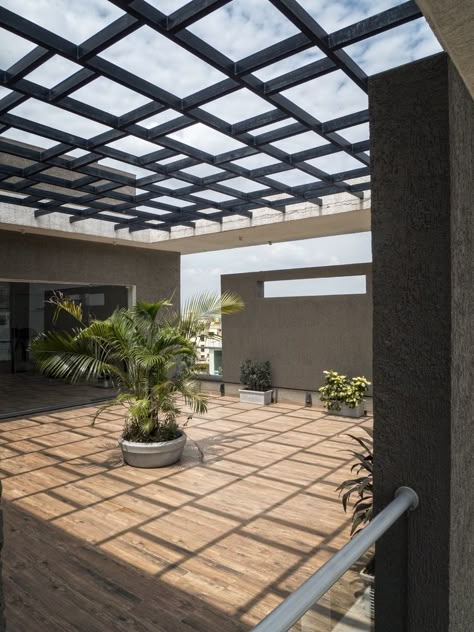 Gallery of Hambarde Residence / 4th Axis Design Studio - 22 Ms Pergola On Terrace, Rooftop Courtyard Design, Tares Garden Design, Pergola Designs Architecture, Roof Grill Design, Terrace Canopy Design, Ms Pergola, Terrace Pergola Design, Modern Pergola Designs