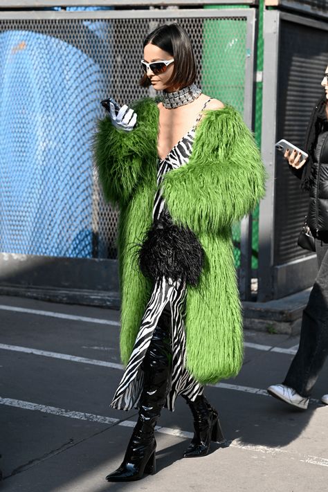 The Best Paris Fashion Week Street Style from Fall 2023 - FunkyForty Creative Street Style, Most Iconic Fashion Looks, Interesting Street Style, Fashion Style 2024, Colorful Club Outfits, Fashion Week Street Style 2025, Fashion Week 2024 Street Style, Paris Fashion Week 2023 Street Style, Colorful Edgy Outfits