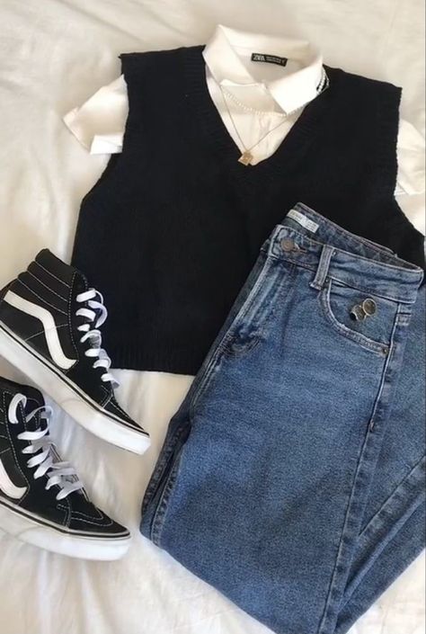 Influencer Closet, Back To School Dress, School Dress Code, Downtown Outfits, School Dress, Swaggy Outfits, Casual Style Outfits, Lookbook Outfits, Teen Fashion Outfits