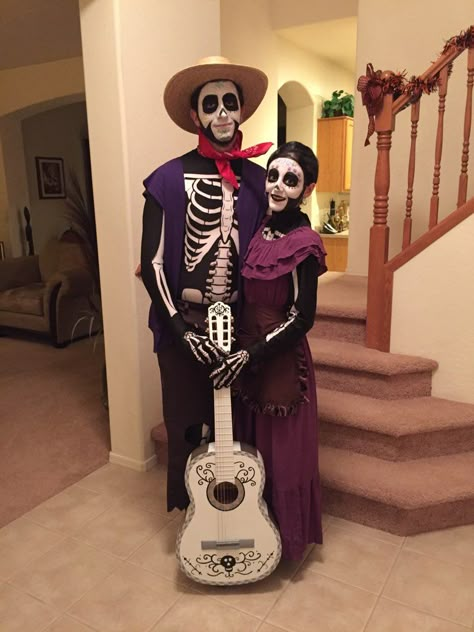 Coco Outfit, Disney Coco Costume, Coco Costumes Family, Coco Custome Ideas, Mama Coco Costume, Coco Characters Costume, Coco Halloween Costume, Coco Couple Costume, Coco Costume Ideas