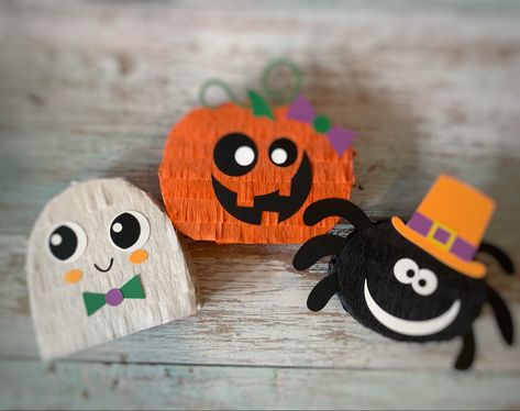 Halloween mini piñatas #halloweenfavor #halloweengift Mini Piñatas Halloween, Pinatas Diy, Piñata Halloween, Halloween Pinata, Dulces Halloween, Mini Pinatas, Diy Pinata, Trap Door, Ghost Spider