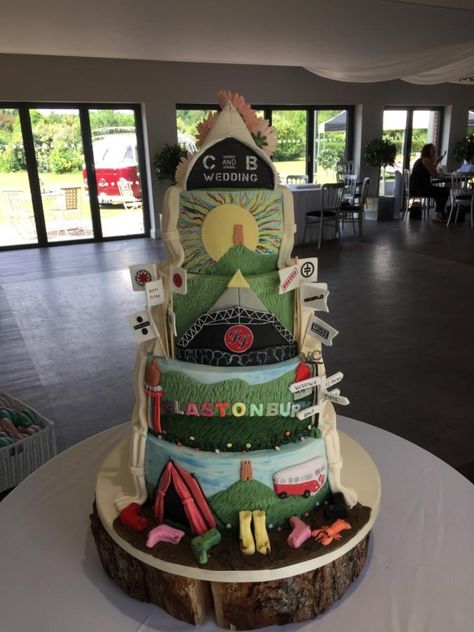 Glastonbury themed reveal wedding cake by Iced Images Cakes (Karen Ker) - http://cakesdecor.com/cakes/313927-glastonbury-themed-reveal-wedding-cake Festival Wedding Cake, Music Festival Food, Iced Images, Pastel Wedding Decorations, Cake Festival, Festival Food, Food Wedding, Festival Theme