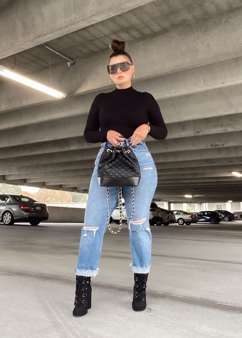 Black Platform Boots Outfit Jeans, Black Ankle Boots Mom Jeans, Black Ankle-high Platform Boots For Fall, Chic Black Platform Boots For Fall, Glamorous Black Platform Boots For Fall, Black Bodysuit Outfit, Black Booties Outfit, Looks Jeans, Atlanta Fashion