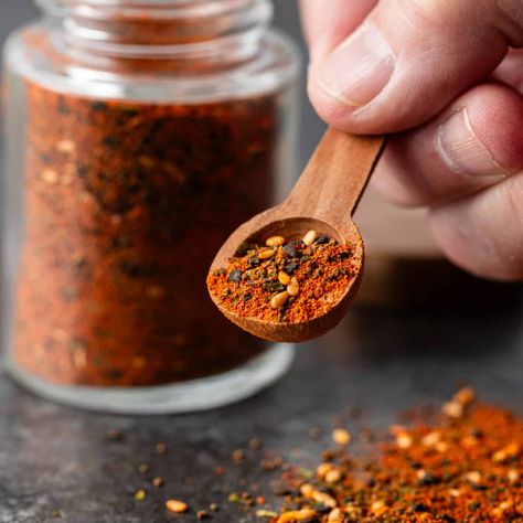 Togarashi is a traditional Japanese spice blend brimming with spicy, savory, aromatic, and fruity flavors. Try this versatile blend today! Japanese 7 Spice Recipe, Chinese Spice Blend, Savory Spice Blend, Togarashi Recipe, Paprika Spice Blend, Old Spice Fiji, Japanese Spices, Shichimi Togarashi, Best Keto Bread