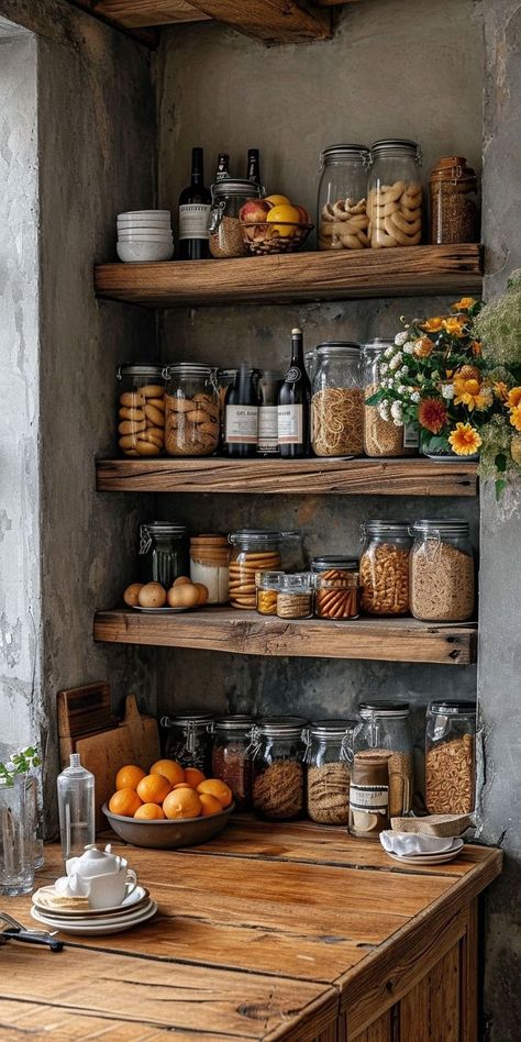 Reclaimed wood planks mounted with wrought iron supports display vintage mason jars of canned goods. Charming ideas for open shelving in cozy country kitchens. #DecorTips #InteriorDesign #HomeDecor #HomeInspiration #HomeDecorating #DecorInspiration #HouseGoals #HomeStyle #InteriorInspo #HomeIdeas Kitchen Shelf Decor Ideas, Rustic Kitchen Shelves, Unfitted Kitchen, Kitchen Shelf Decor, Industrial Style Decor, Country Kitchens, Vintage Mason Jars, Interior Design Per La Casa, Canned Goods