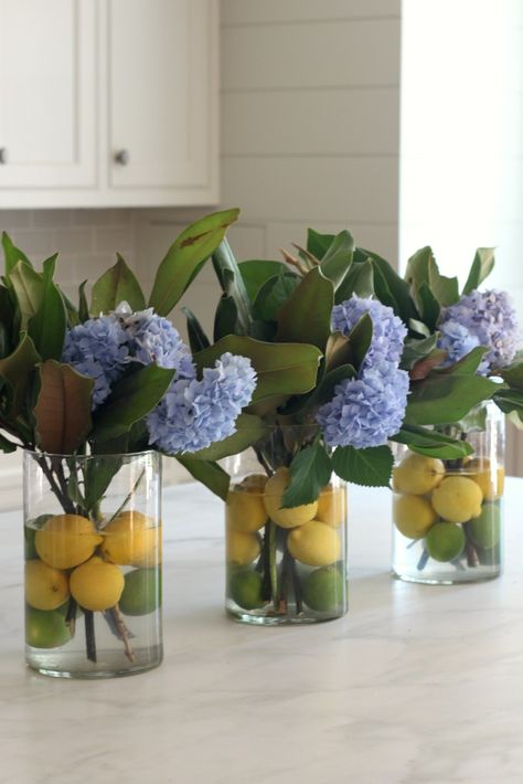 A Simple Kitchen Island Centerpiece that Screams Spring Hydrangea Cuttings, Hydrangea Flower Arrangements, Summer Flower Arrangements, Cactus Terrarium, Tafel Decor, Dinner Party Summer, בר מצווה, Deco Floral, Garden Care