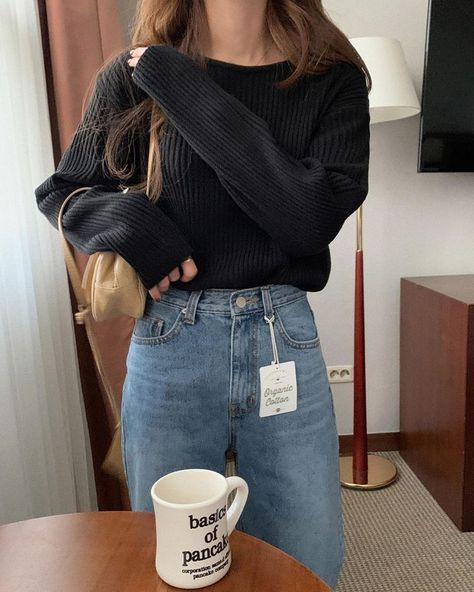 a424ed4bd3a7d6aea720b86d4a360f75desc54727458ri Pippa Fitz Amobi, Black Cropped Sweater, Wardrobe Tips, Korean Girl Fashion, Outfits Chic, Nice Style, 가을 패션, Casual Style Outfits, Teen Fashion Outfits