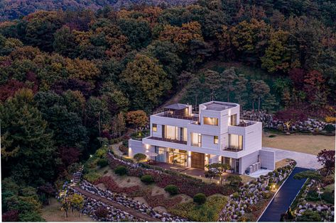 South Korea House, Grass Roof, Geothermal Energy, Retreat House, Dimensional Wall, Rooftop Deck, Architecture Office, Outdoor Deck, Spacious Living