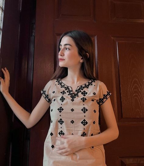 Maya Ali Suits, Merub Ali, Sajal Ali Mirror Selfie, Anmol Baloch And Ali Raza, Maya Ali In White Dress, Sajal Ali In White Dress, Couple Hands, Pakistani Actress, Social Media Influencer