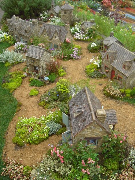 Hidden Home -part 2, They ran until they reached a cottage. Aravis ran in to greet her family and Philex waited outside and looked around. Garden Houses, Fairy Village, Fairy Garden Designs, Faeries Gardens, Mini Fairy Garden, Garden Mini, Fairy Garden Houses, Garden Terrarium, Fairy Garden Diy