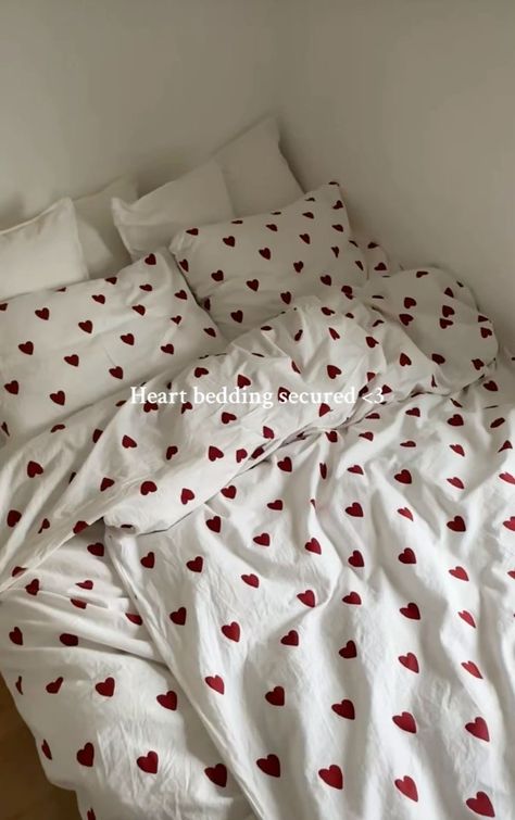 Valentines Decor Bedroom, Red Bedding Aesthetic, Red Aesthetic Bedroom, Valentines Bedroom Decor, Valentines Room Decor, Red Bedroom Aesthetic, Cute Beds, Valentines Room, Valentine Bedroom