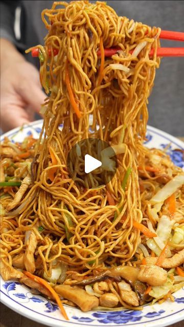 Cj Eats, Pan Fried Noodles, Chow Mein Recipe, Chinese Foods, Dark Soy Sauce, Asian Stir Fry, Food Asian, Chicken Chow Mein, Vegetable Noodles