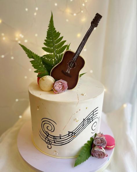 Guitar Cakes For Men, Musician Cake, Music Birthday Cakes, 40th Birthday Cake For Women, Guitar Birthday Cakes, Hot Wheels Themed Birthday Party, Record Cake, Guitar Birthday, 9 Cake