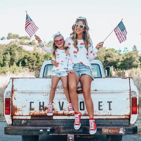 Lauren Webb on Instagram: “Happy Memorial Day weekend! 🇺🇸 Last year we were sitting on a dock on the water, and this year were sitting on a junkyard truck but hey,…” Forth Of July Family Pictures, Fourth Of July Family Outfits, Fourth Of July Family Photos, Family 4th Of July Pictures, 4th Of July Family Photos, 4th Of July Photoshoot Ideas, Fourth Of July Photoshoot, Fourth Of July Photos, 4th Of July Photo Shoot