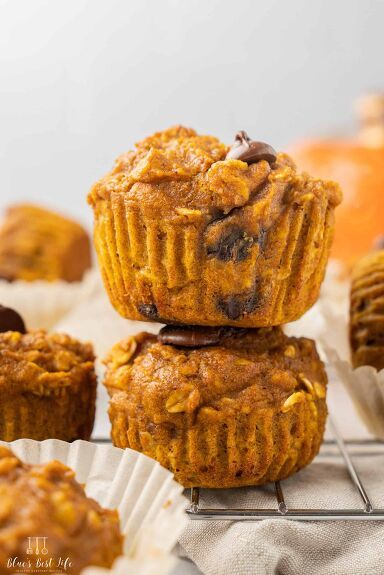 Fall is time for all things pumpkin! This healthy pumpkin muffin recipe has the perfect hint of spice and a delicious pumpkin flavor. These fluffy muffins are extra moist from the addition of plain Greek yogurt. All pumpkin lovers will want to bake this delicious treat even after pumpkin season is over! (Blue’s Best Life is a participant in the Amazon Associates Program. I earn a small commission if you purchase through those links. This helps me keep the blog going! -Bobbie) W… Greek Yogurt Pumpkin, Caramel Apple Muffins, Banana Oat Muffins Healthy, Banana Coconut Muffins, Apple Muffins Healthy, Pumpkin Oatmeal Muffins, Fluffy Muffins, Pumpkin Yogurt, Greek Yogurt Muffins