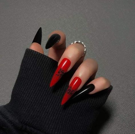 Halloween Long Nails, Art Guide, Punk Nails, Goth Nails, Grunge Nails, Stiletto Nails Designs, Nails 2023, Fire Nails, Dream Nails