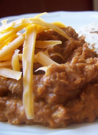 Homemade Refried Beans are healthier and much more delicious than canned refried beans. Plus, you can make them for less than $0.30 per can! Give this recipe a try and you just might never buy canned refried beans again! Meal Capsule, Make Refried Beans, Canning Refried Beans, Taco Food, Homemade Refried Beans, Frijoles Refritos, Finders Keepers, Refried Beans, Side Recipes