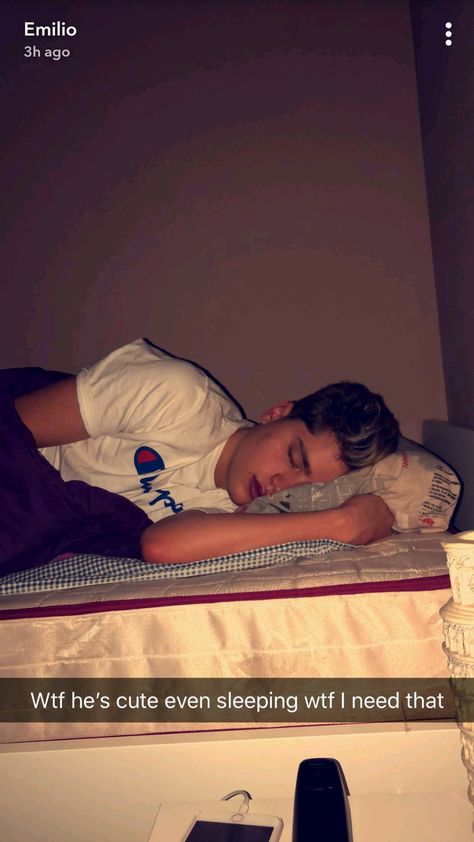 How can someone look this cute sleeping Boyfriend Sleeping Snapchat, Boy Sleeping Aesthetic, Sleeping Aesthetic Night, Sleeping Aesthetic, Night Snapchat, Emilio And Ivan Martinez, Martenez Twins, Boy Sleeping, Boyfriend Sleeping