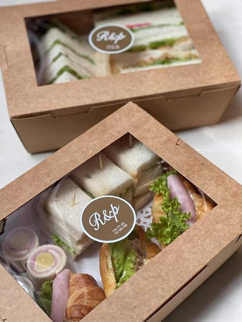 Sandwich Packaging, Lunch Catering, Food Business Ideas, Sandwich Box, Picnic Box, Catering Ideas Food, Charcuterie Inspiration, Party Food Platters, Charcuterie Recipes