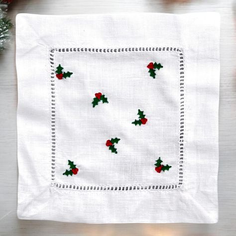 Set of four linen/cotton cocktail napkins, embroidered with Christmas Holly. Add festive charm to your holiday gatherings with these elegant napkins. Made of quality linen and cotton blend, each napkin features intricate embroidery of Christmas holly leaves and berries. Perfect for serving beverages and hors d'oeuvres during your Christmas parties or as a thoughtful gift for a loved one. #holidays #holidayseason #embroidery #etsy #shopsmall Holiday Party Table Setting, Branch Embroidery, Embroidered Cocktail Napkins, Monogram Cosmetic Bag, Christmas Cocktail Party, Holiday Hostess Gifts, Embroidery Design Download, Napkin Design, Quick Stitch