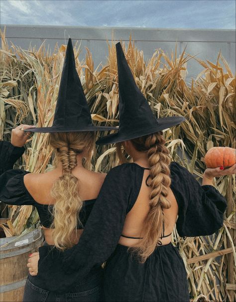 Witch Hairstyles With Hat, Witch Hairstyles Halloween With Hat, Singular Halloween Costumes, Kitchen Witch Costume, Witch Costumes For Women Diy, Witch Hairstyles Halloween, Simple Witch Costume, Witch Costumes Diy, Halloween Braids