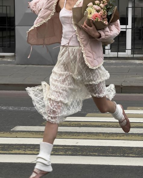 Parker Posey Style, Shabby Chic Clothes, White Skirt, Look At You, Fashion Killa, Aesthetic Fashion, Fashion Sense, Passion For Fashion, Pretty Outfits