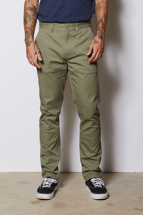 Explore this style guide for tips and tricks on how to style men’s pants and learn about the different types, from joggers to chino pants. Chino Pants Men Outfits, Mens Chino, Pants Outfit Men, Mens Chino Pants, Chino Pants Men, Mens Chinos, Pants Style, Chino Pants, Pants Men