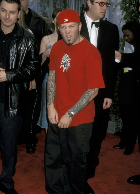 Fred Durst 90s Outfit, Fred Durst Tattoo, Nu Metal Outfit Men, Fred Durst Outfit, Fred Durst Aesthetic, Nu Metal Fashion Men 2000s, Skater Boy Outfits 90s, John Davis And Fred Durst, Nu Metal Fashion