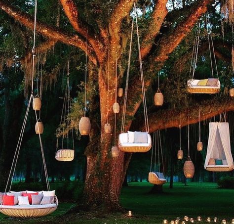 Hanging bed Hanging Chairs, Outdoor Cinema, Tree House Designs, Backyard Decor, Design Case, Outdoor Design, Wooden Doors, Backyard Patio, My Dream Home