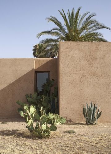 Image description Wedding Ideas 2024, Moroccan Villa, Studio Ko, Villa Marrakech, Adobe House, Pintura Exterior, French Architecture, Desert Homes, Architecture Painting