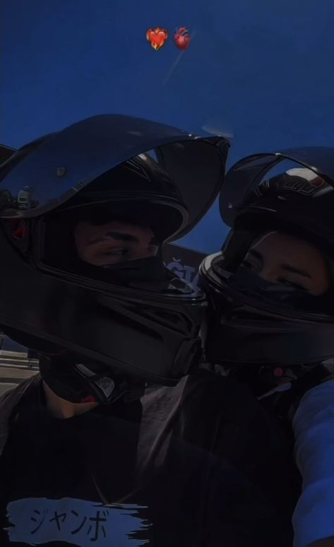 Couple Motorbike, Couple Motard, Motorcycle Couple Pictures, Biker Couple, Motorcycle Couple, Motocross Love, Image Couple, Bike Aesthetic, Biker Aesthetic