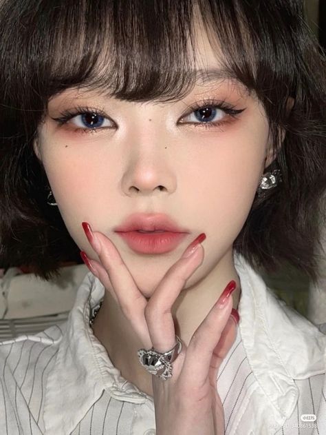 Asian Baddie Makeup, Easy Korean Makeup, Asian Baddie, Makeup For Round Eyes, Makeup Asia, People Character, Procreate Portrait, Korean Eye, Korean Makeup Tips