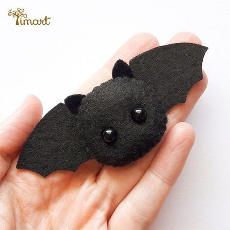 Halloween Felt Crafts, Moldes Halloween, Halloween Sewing, Felt Crafts Diy, Cute Sewing Projects, Easy Halloween Crafts, Felt Halloween, Sewing Stuffed Animals, Felt Pattern