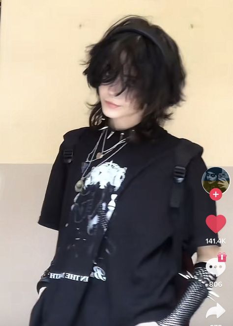 Short Hairstyles Transmasc, Fem Boys Aesthetic Outfits, Cute Femboy Outfits Boy, Femboy Aestethic Outfit, Goth Femboy Outfits, Fishnet Outfit Ideas, Emo People, Short Grunge Hair, Emo Boy