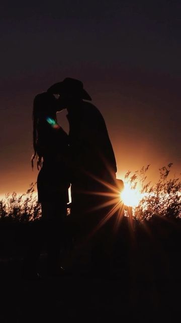 Anessa Reneè on Instagram: "A western fairytale dream come true 🥺 #western #westernlifestyle #teamroper #cowboy #yellowstone #photography #arizona #love #sunset" Western Love Aesthetic, Cowboy Aesthetic Western, Western Love, Dark Western Aesthetic, Rodeo Couples, Cowboy Romance Books, Country Relationship Goals, Country Relationships, Cowboy Romance