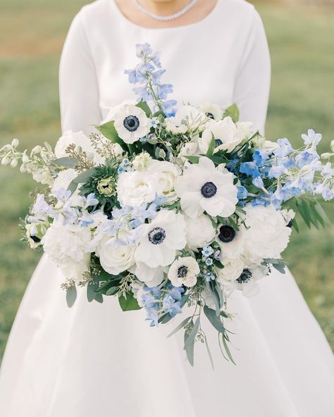 Forever 👰‍♀️+🤵‍♂️• 💒 • 💍 • Instagram Light Blue Delphinium, Anemone Bridal Bouquet, Anemone Wedding, White Anemones, Blue Anemone, Anemone Bouquet, Bridal Things, Blue Delphinium, Blue Wedding Bouquet